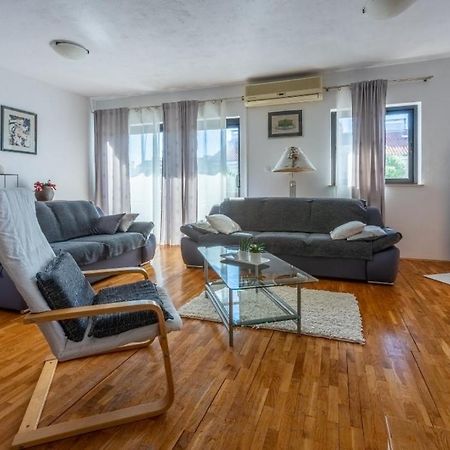 Apartmani Deleut Novi Vinodolski Kültér fotó