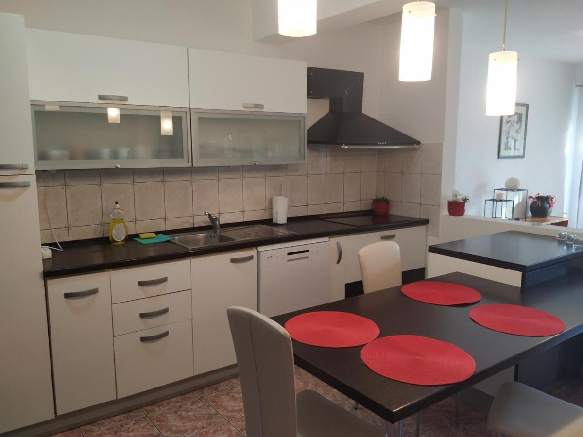 Apartmani Deleut Novi Vinodolski Kültér fotó