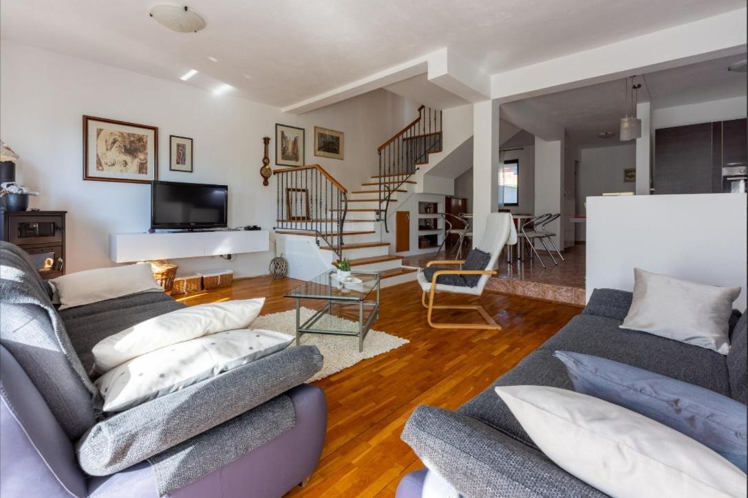 Apartmani Deleut Novi Vinodolski Kültér fotó