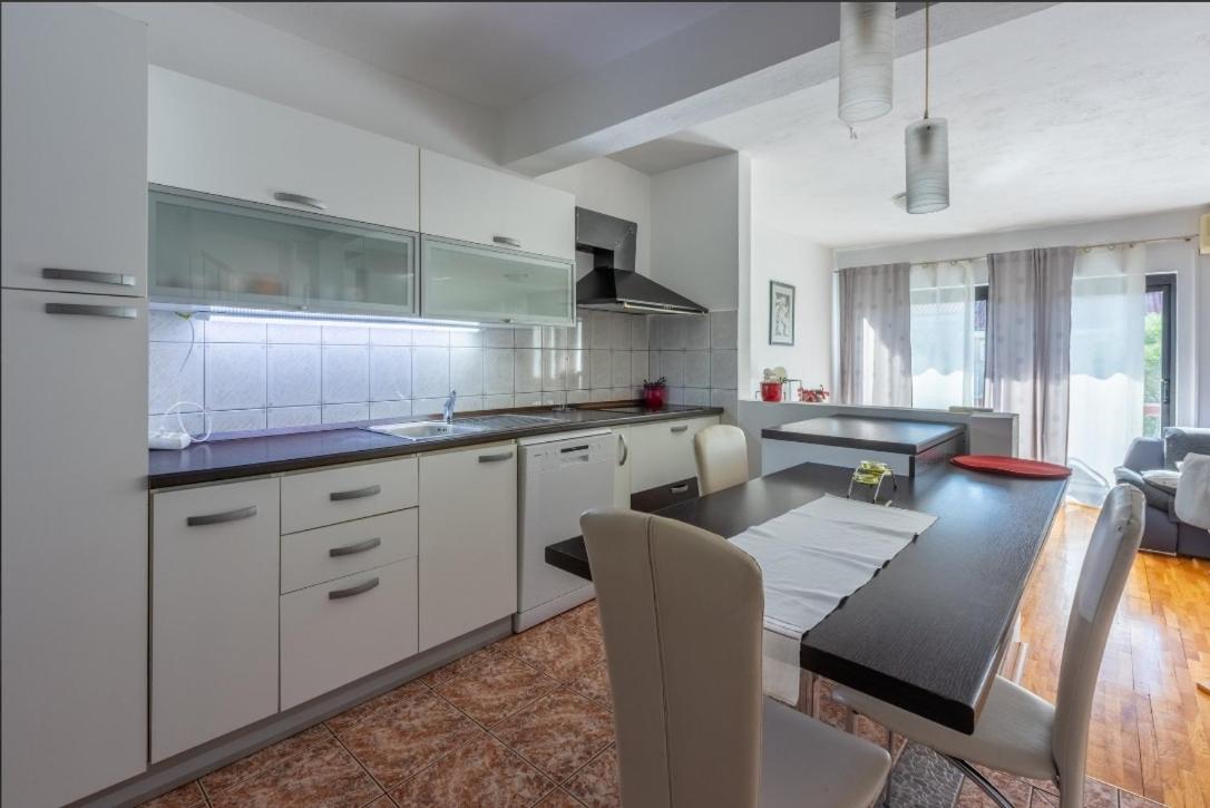 Apartmani Deleut Novi Vinodolski Kültér fotó