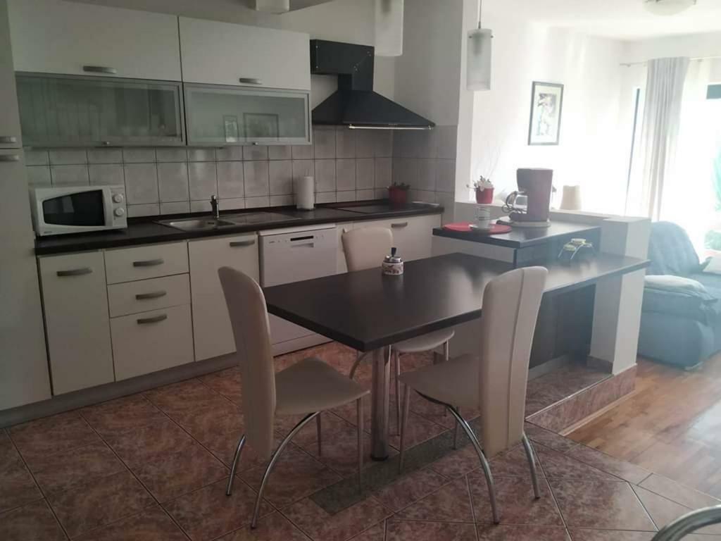 Apartmani Deleut Novi Vinodolski Kültér fotó
