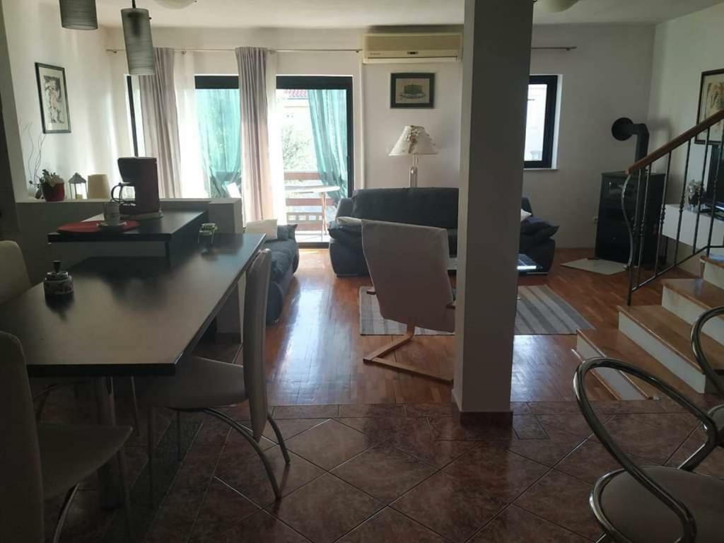 Apartmani Deleut Novi Vinodolski Kültér fotó